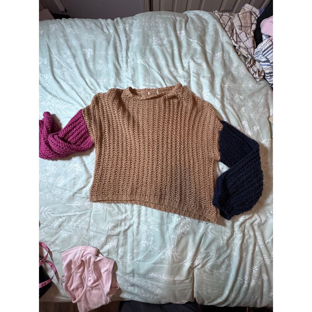 Super comfy and perfectly lived in cable oversized tan colorblock sweater